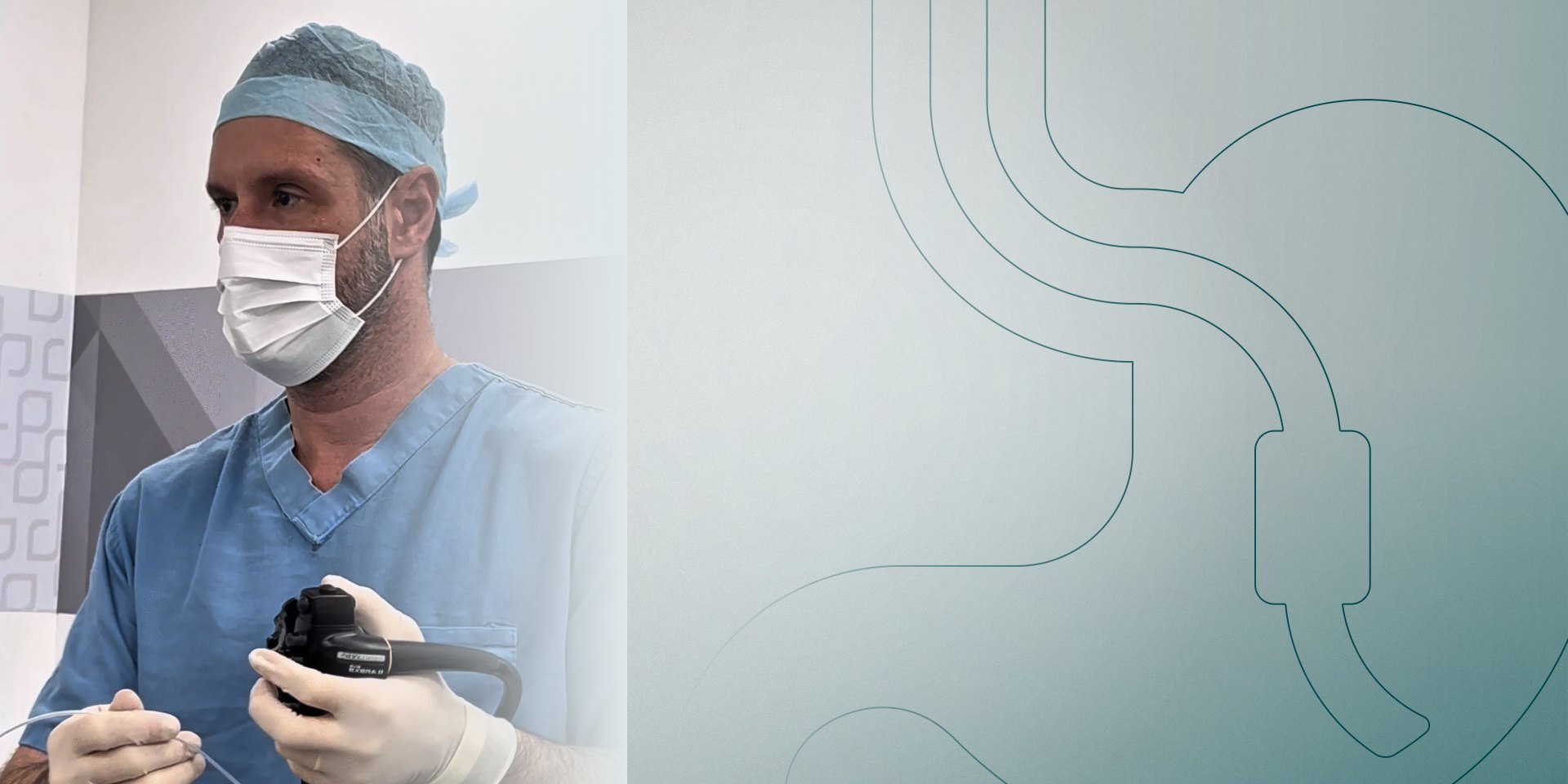 Dr. Sérgio Barrichello segurando um endoscópio durante procedimento de gastroplastia endoscópica